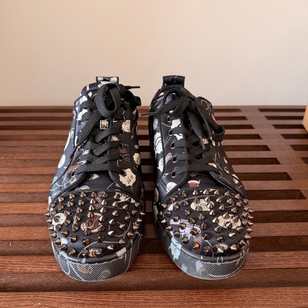CHRISTIAN LOUBOUTIN - Men's Louis Junior Spikes Flat 43 - Picture 2 of 8